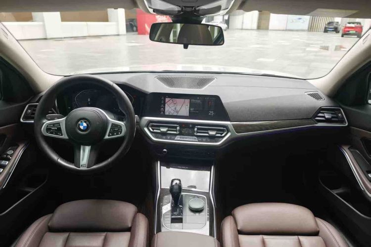 BMW 3 Series 2020 car image #12