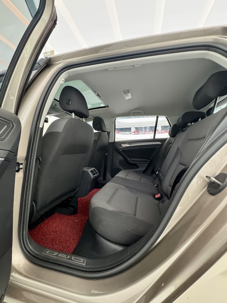Volkswagen Golf 2017 car image #8