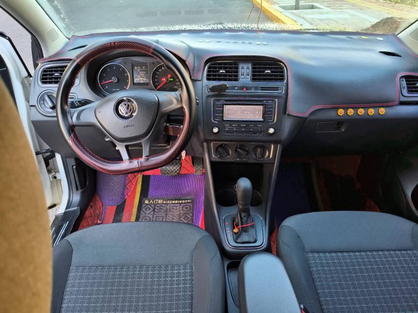 Volkswagen Polo 2014 car image #8