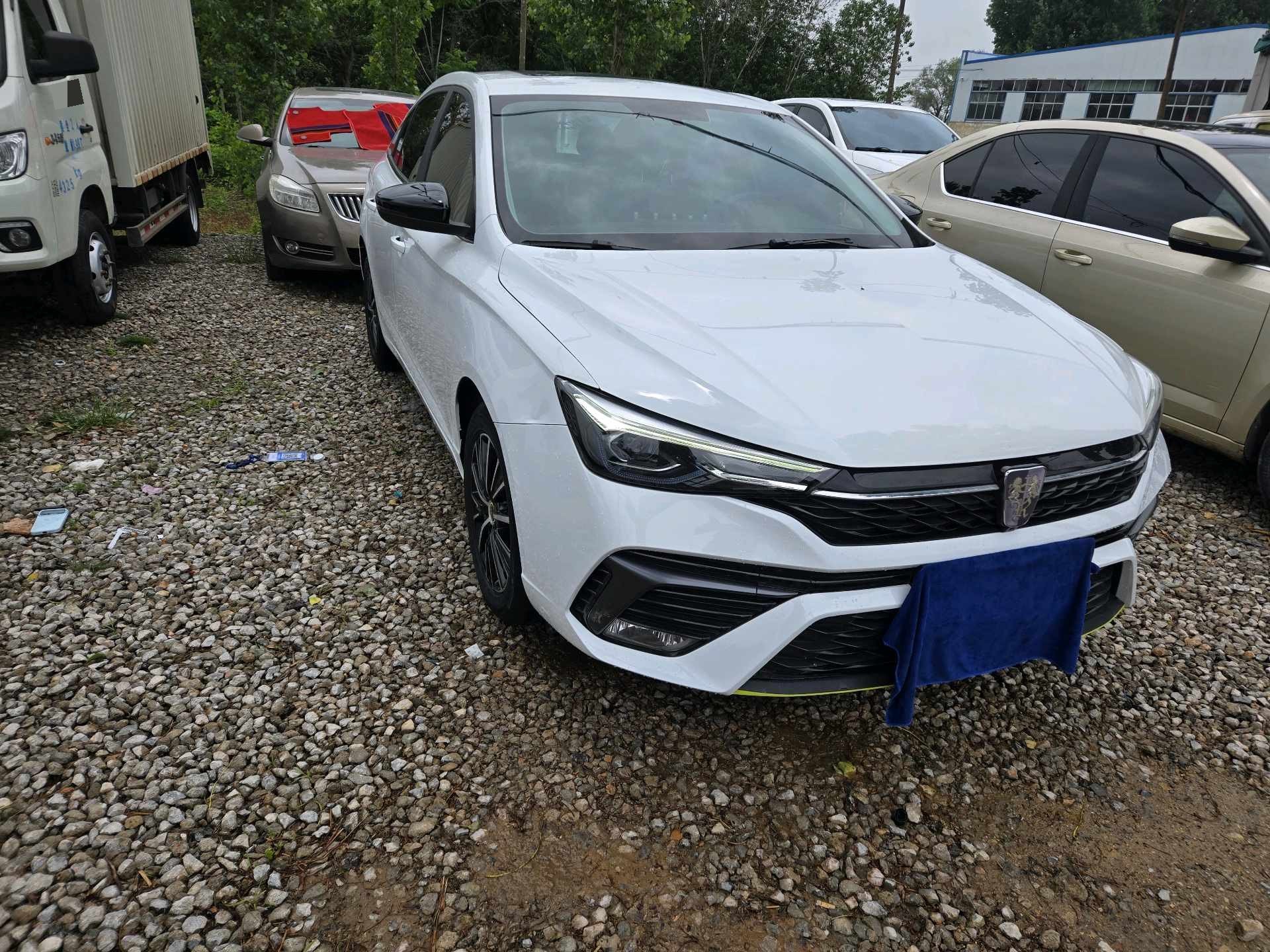Roewe i5 2023 image de voiture #2