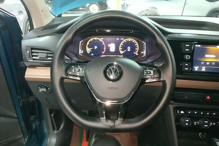 Volkswagen Tharu 2018 car image #11