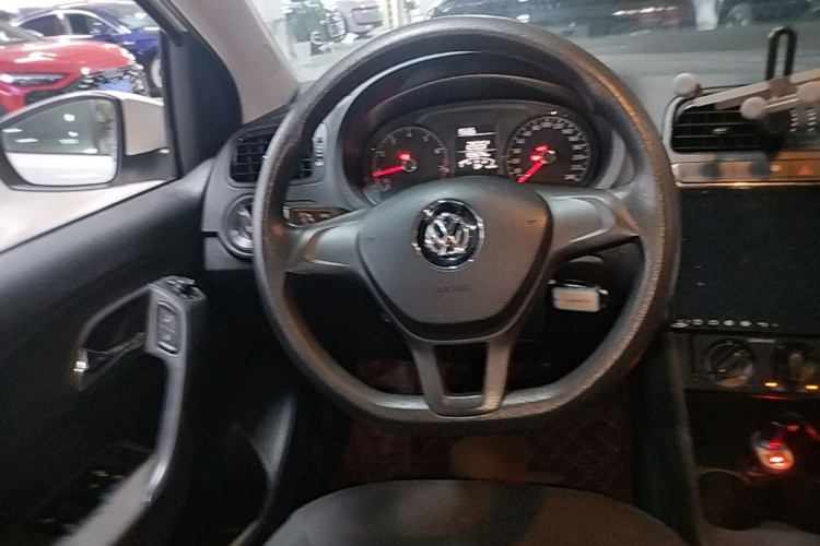 Volkswagen Polo 2017 car image #12