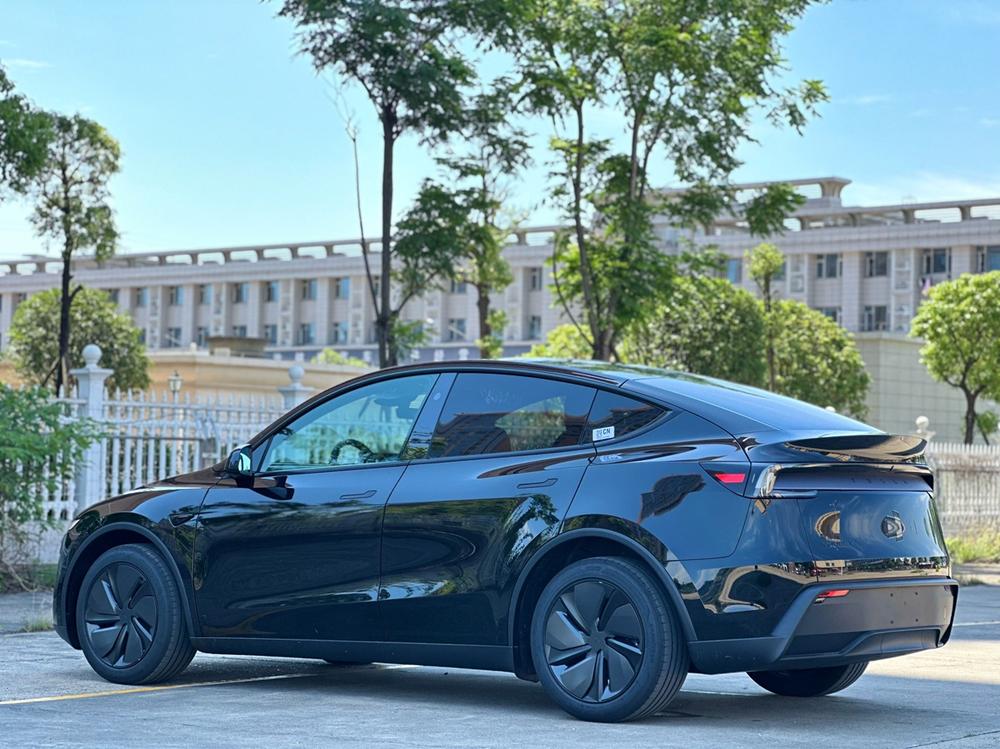 Tesla Model Y 2026 car image #4