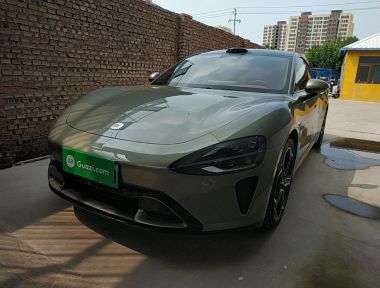 MI SU7 2025 immagine di auto 