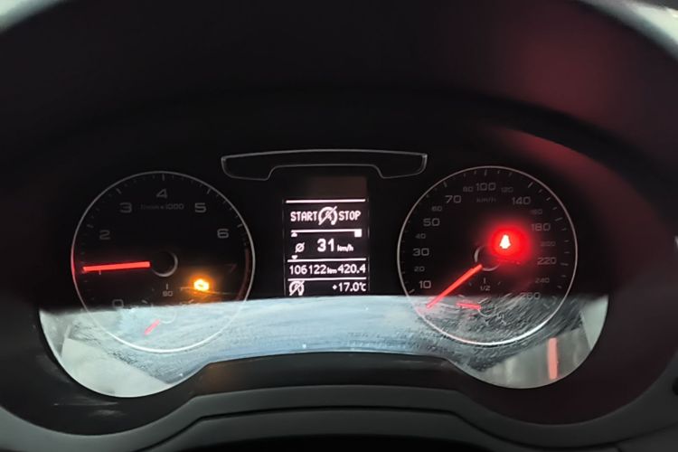 Audi Q3 2017 car image #12