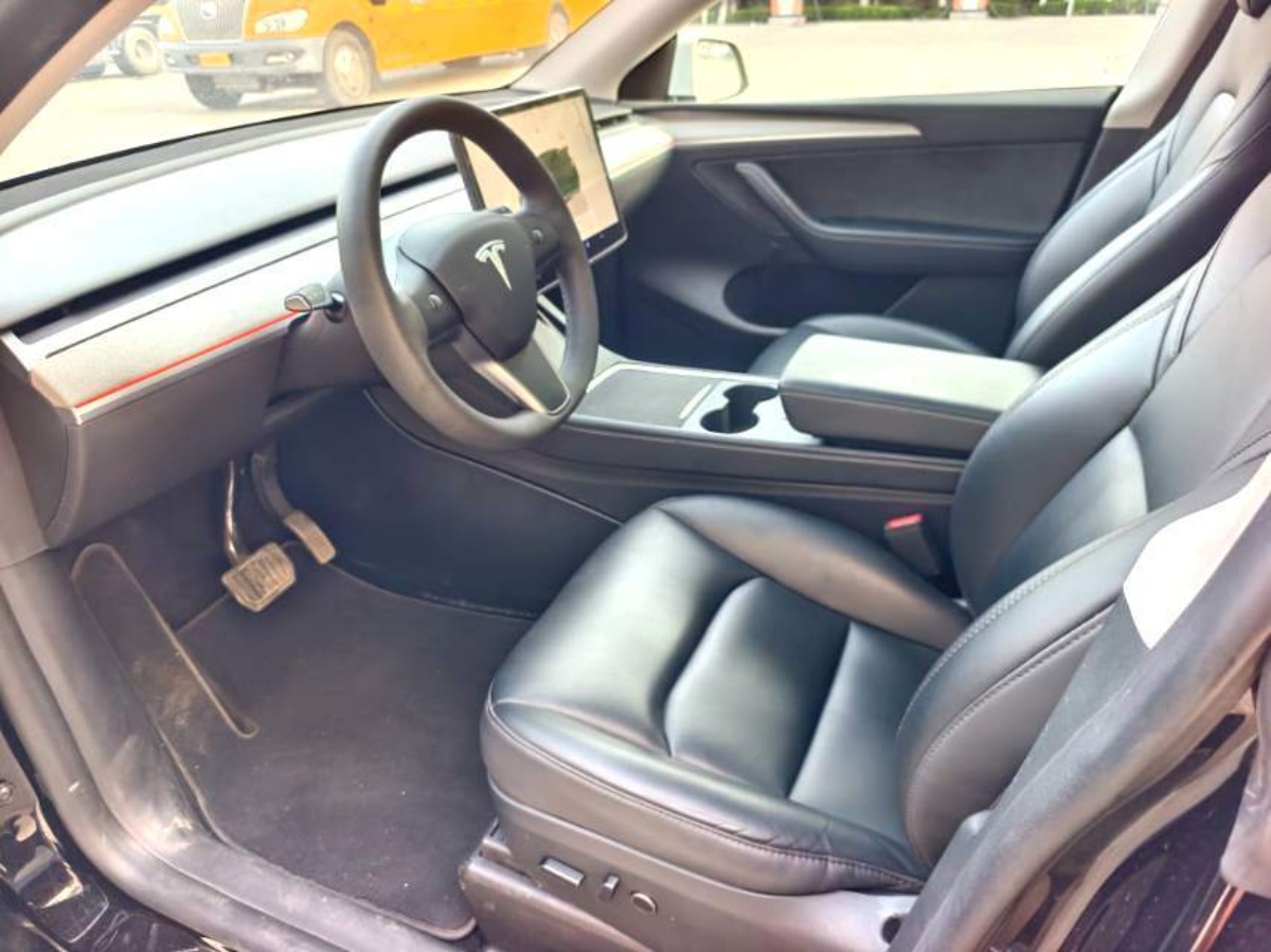 Tesla Model Y 2024 #4 Tesla Model Y 2024 immagine di auto #4