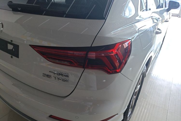 Audi Q3 2019 #8 Audi Q3 2019 car image #8