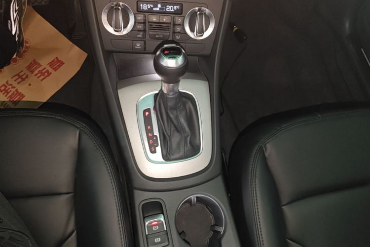 Audi Q3 2016 car image #14