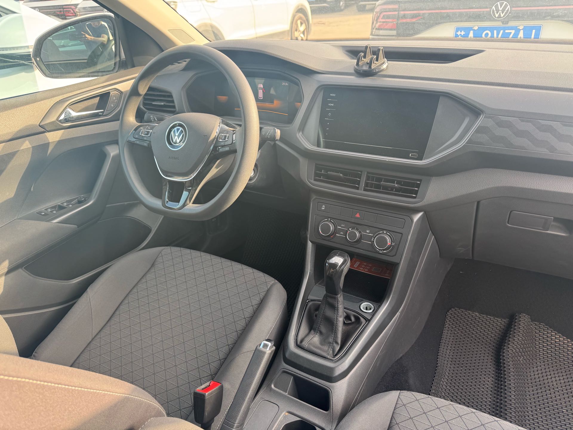 Volkswagen T-Cross 2024 car image #4