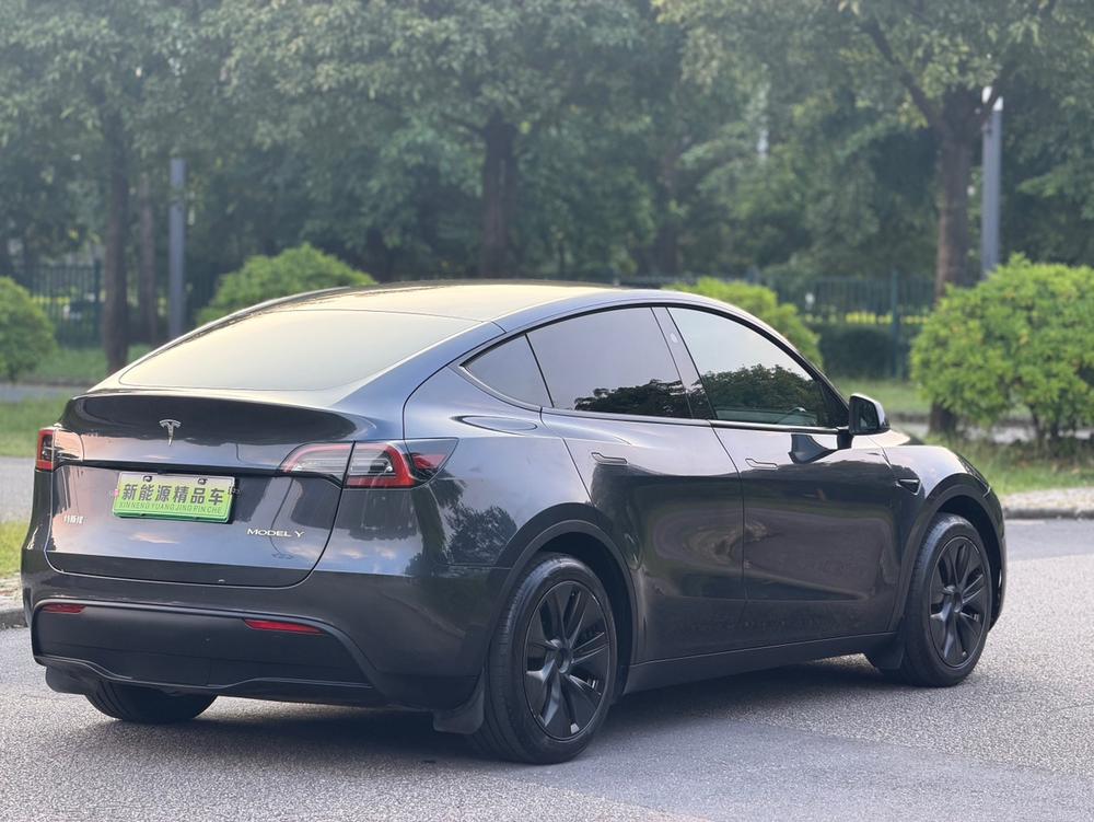 Tesla Model Y 2024 #7 Tesla Model Y 2024 car image #7
