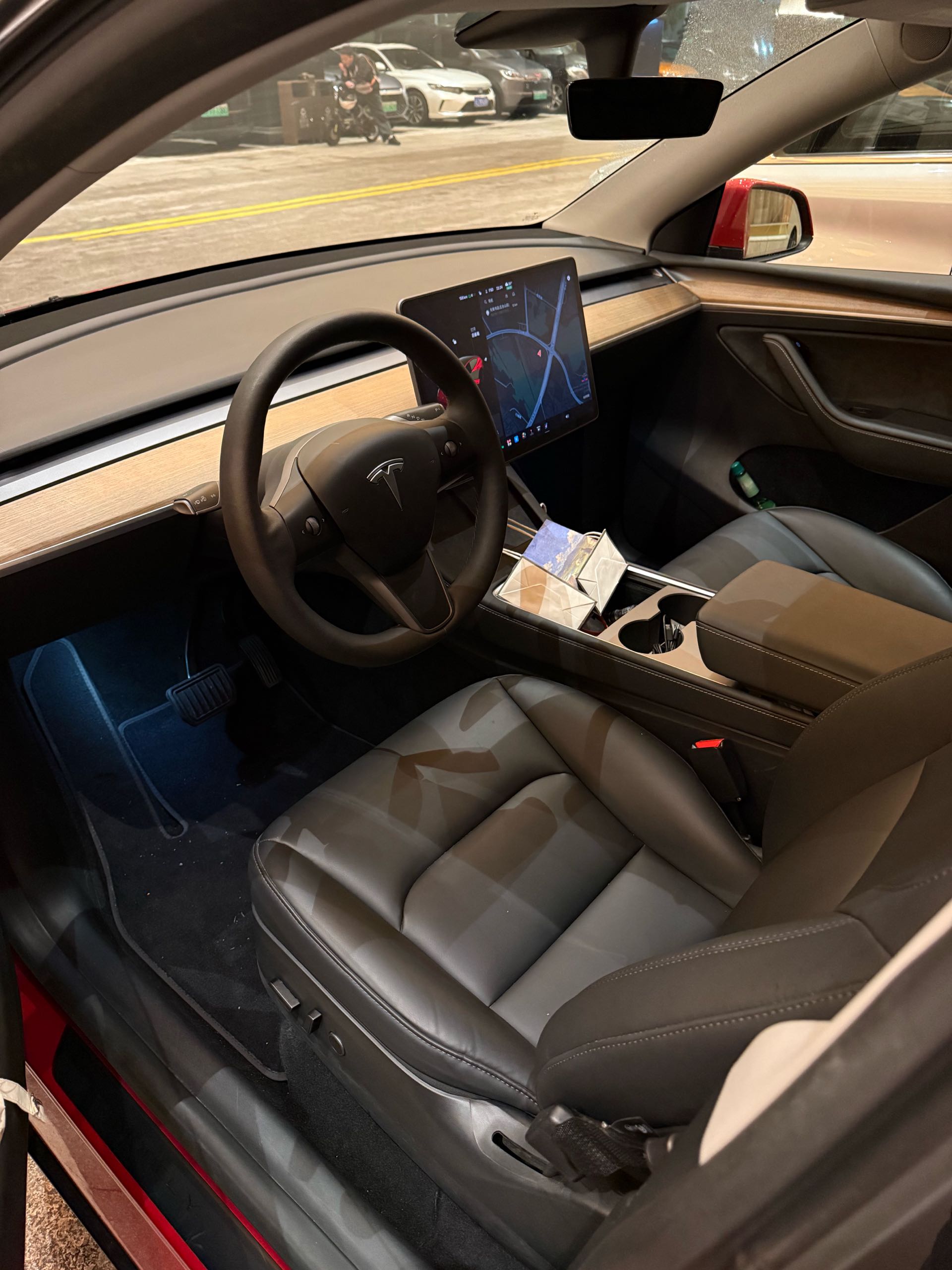 Tesla Model Y 2021 صورة سيارة #11