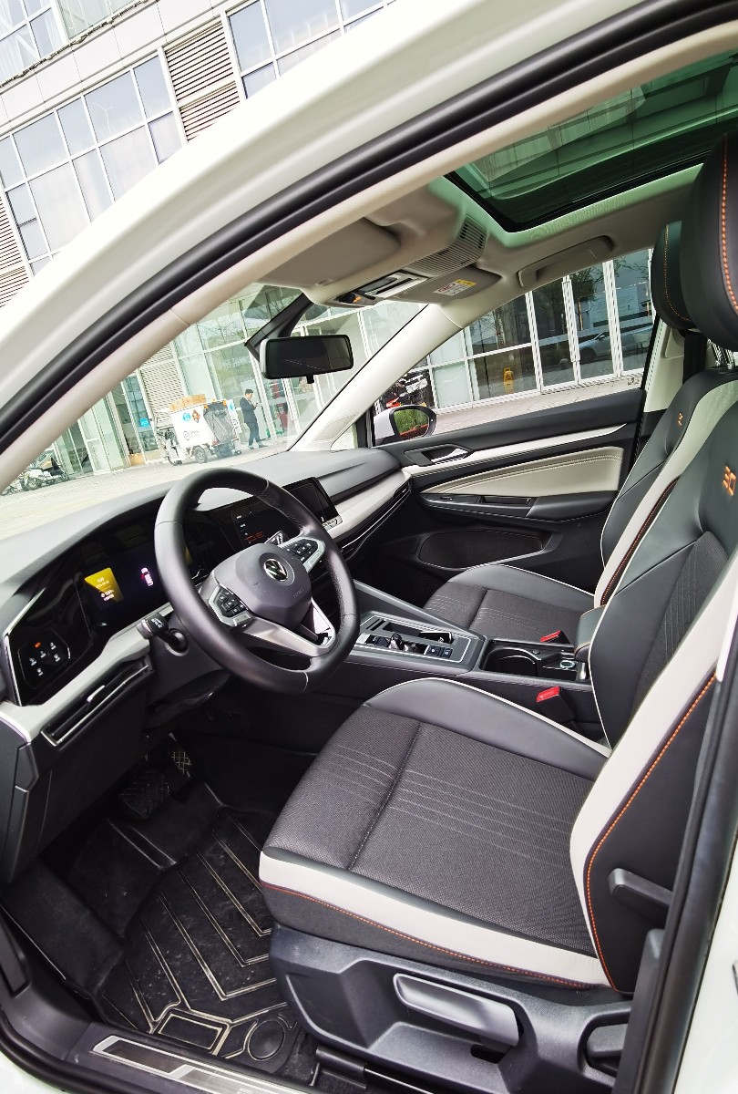 Volkswagen Golf 2021 car image #10