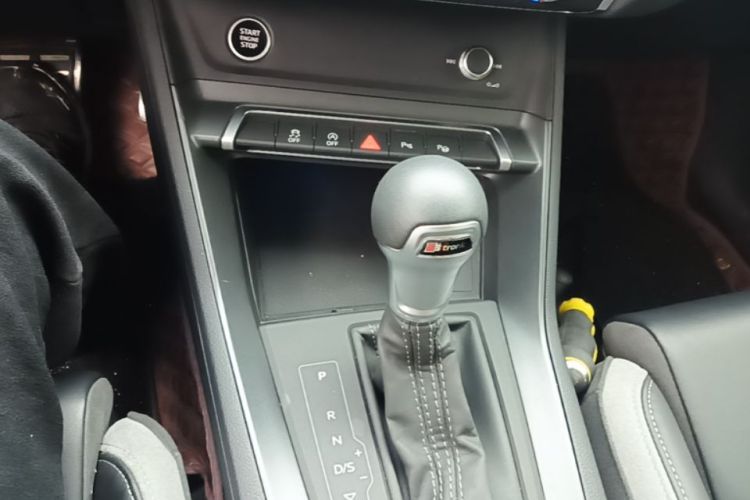 Audi Q3 2024 car image #14