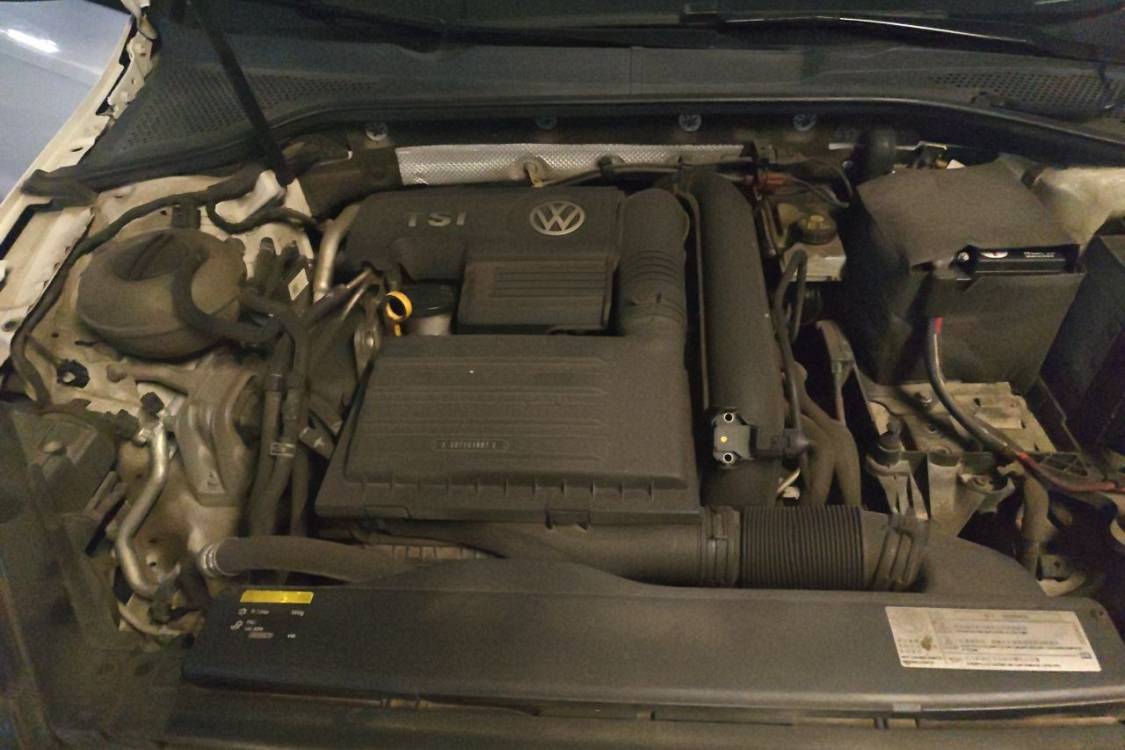 Volkswagen Golf 2017 car image #10