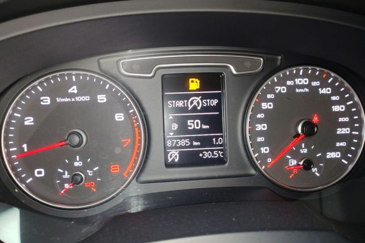 Audi Q3 2015 immagine di auto #12