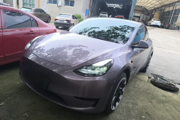 Tesla Model Y 2022 car image #2