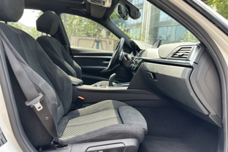 BMW 3 Series 2018 #16 BMW 3 Series 2018 car image #16