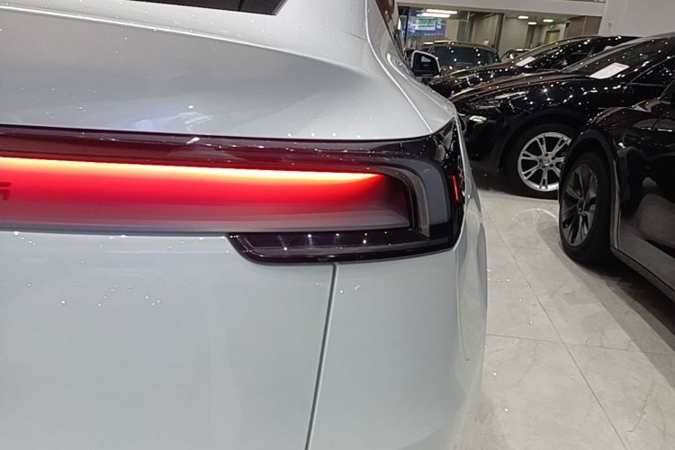 Tesla Model Y 2026 #8 Tesla Model Y 2026 immagine di auto #8
