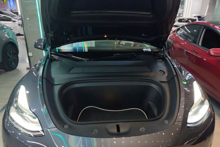 Tesla Model Y 2023 car image #20