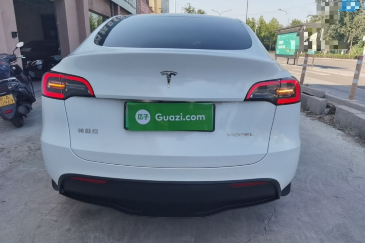 Tesla Model Y 2023 #4 Tesla Model Y 2023 car image #4