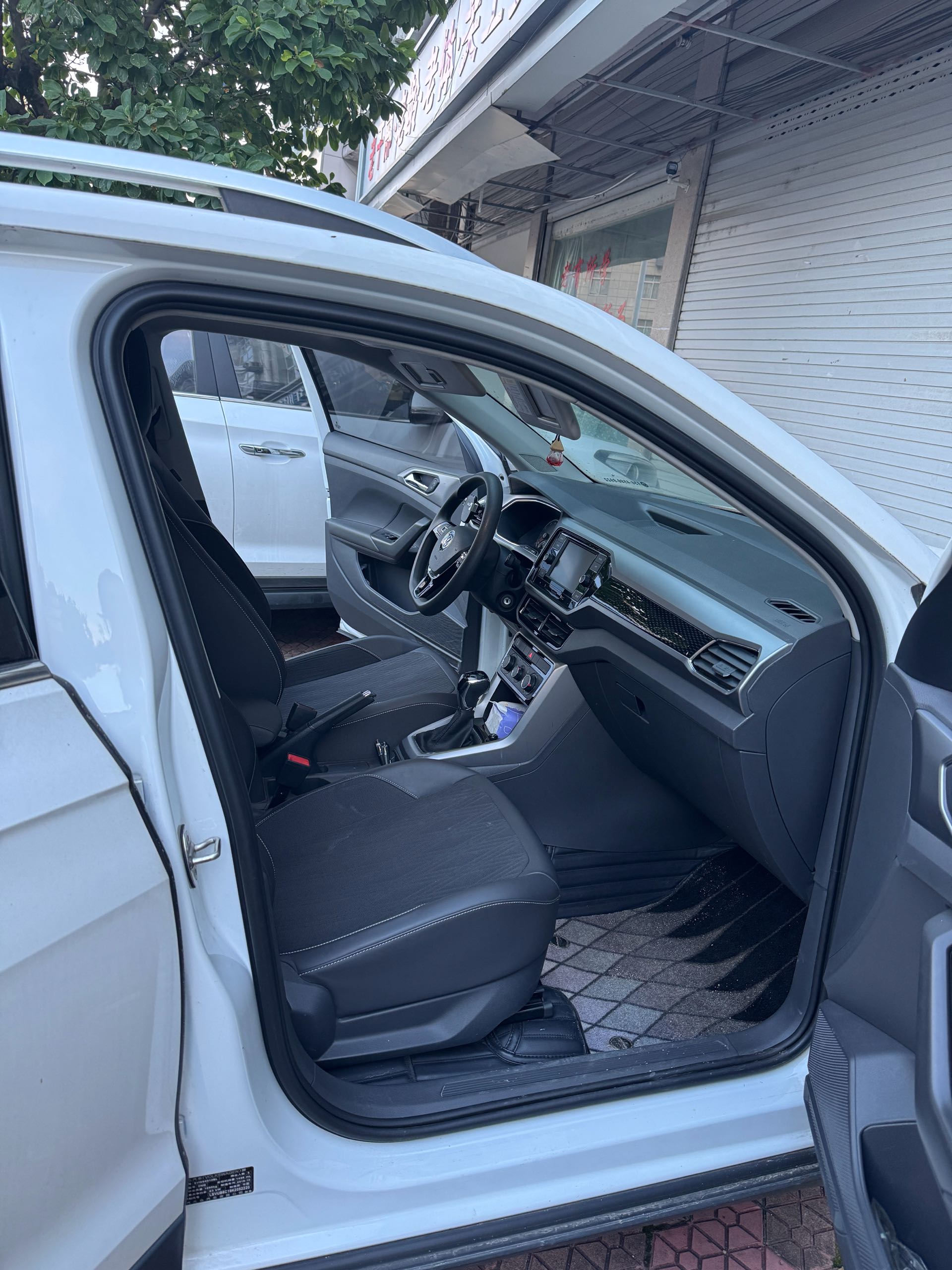 Volkswagen T-Cross 2019 صورة سيارة #3