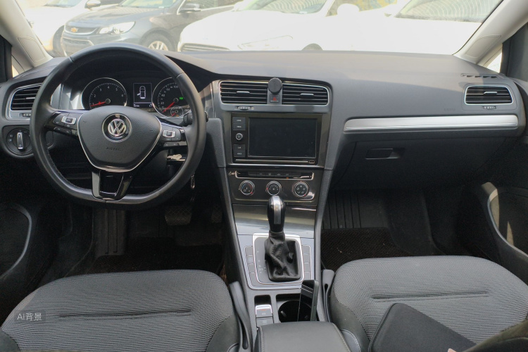 Volkswagen Golf 2019 изображение автомобиля #11