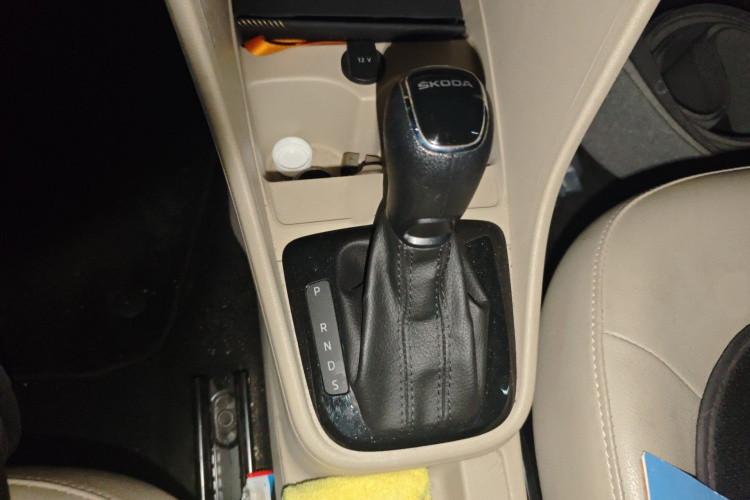 Skoda Rapid 2017 image de voiture #18