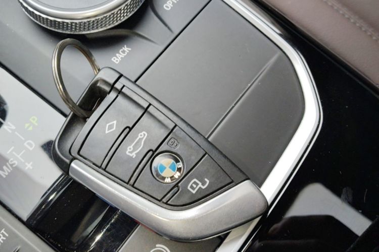 BMW 3 Series 2021 #9 BMW 3 Series 2021 car image #9