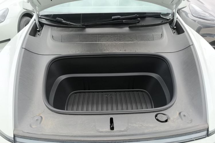 Tesla Model Y 2025 #20 Tesla Model Y 2025 car image #20
