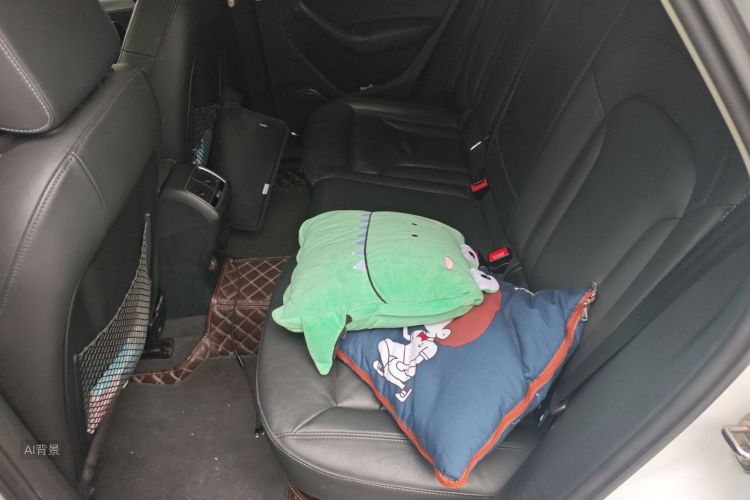 Audi Q3 2018 car image #19