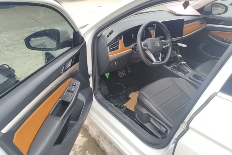 Volkswagen Bora 2023 immagine di auto #12