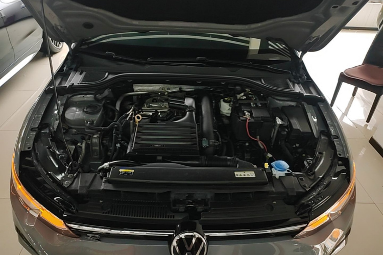 Volkswagen Golf 2021 car image #20