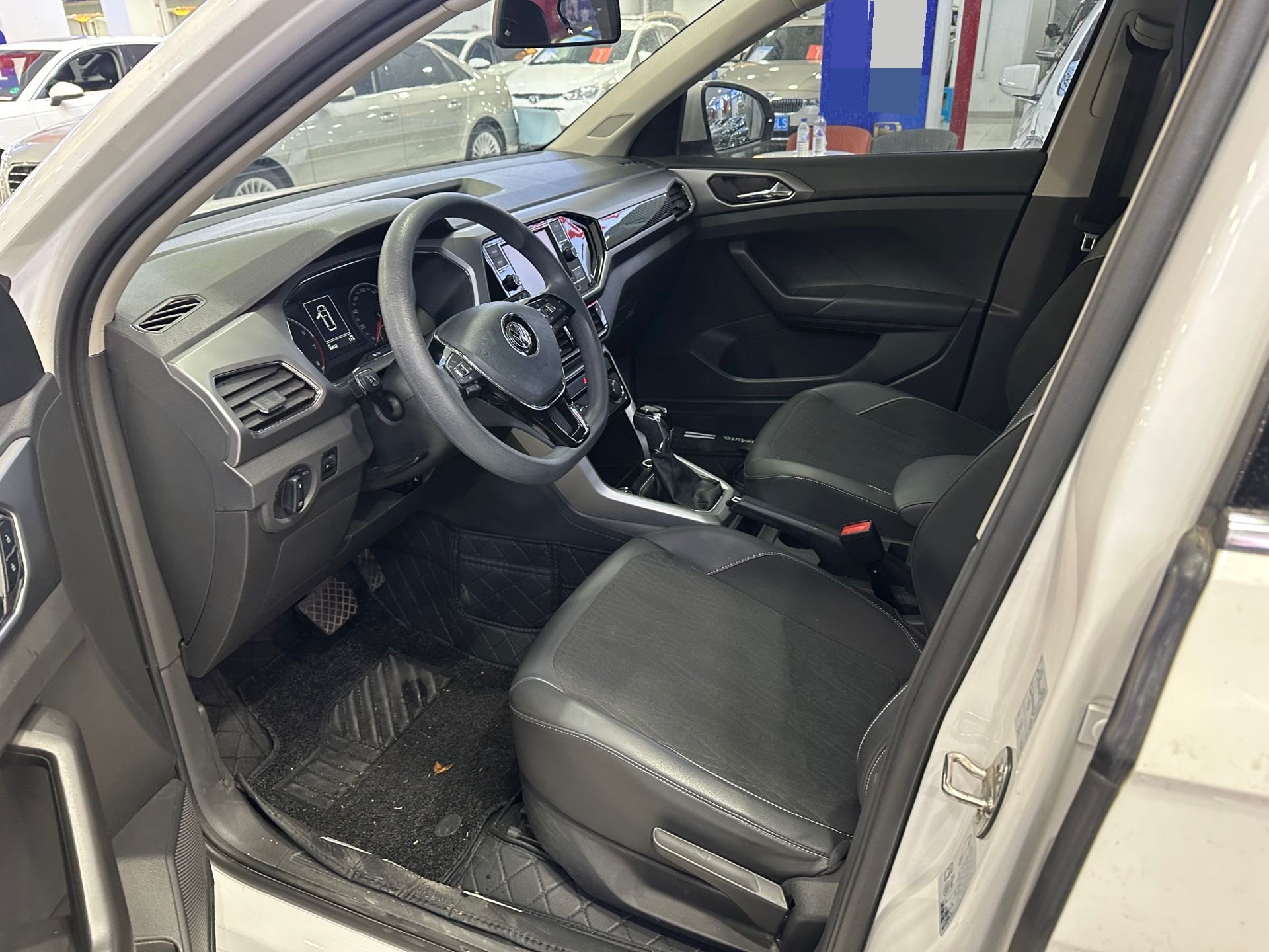 Volkswagen T-Cross 2020 car image #5