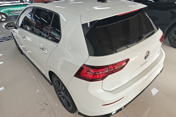 Volkswagen Golf 2022 car image #5