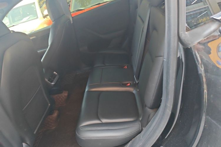 Tesla Model Y 2021 car image #17