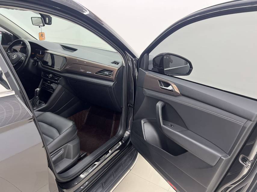 Volkswagen Tharu 2022 car image #10