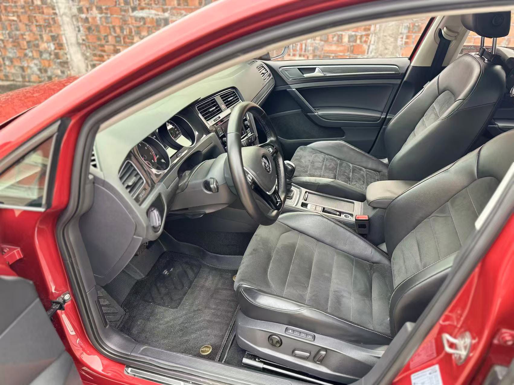 Volkswagen Golf 2018 car image #4