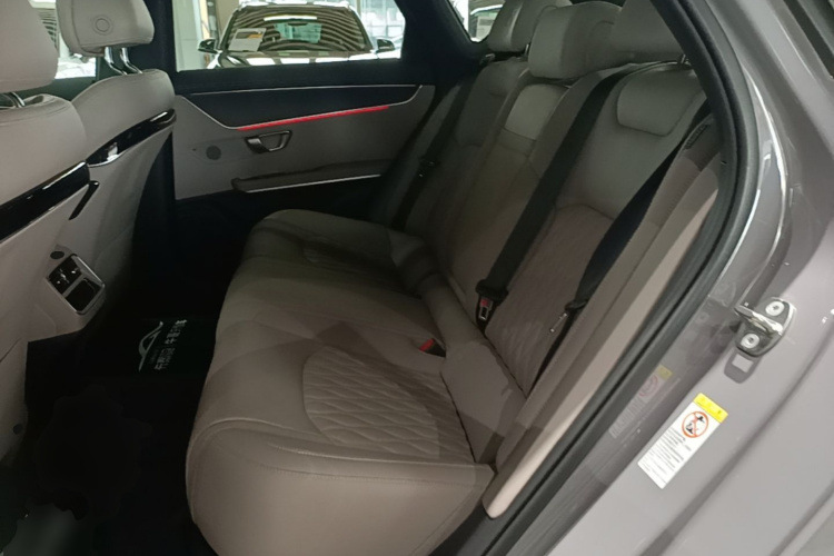 BYD Han 2025 car image #17