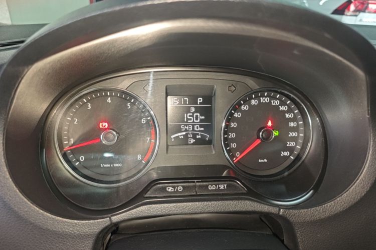 Volkswagen Polo 2015 car image #12