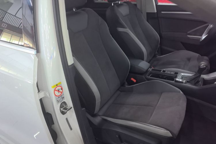 Audi Q3 2021 car image #21