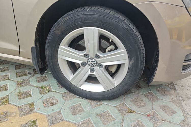 Volkswagen Golf 2015 car image #9