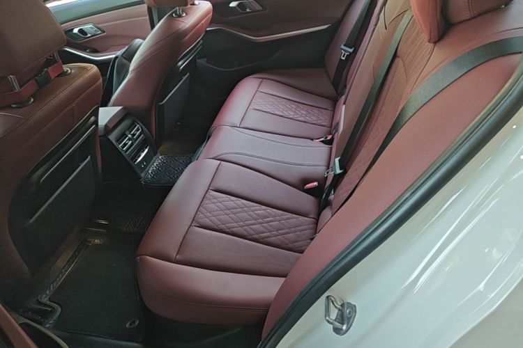 BMW 3 Series 2022 car image #17