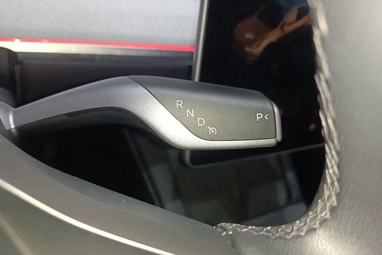 Tesla Model Y 2024 #18 Tesla Model Y 2024 car image #18
