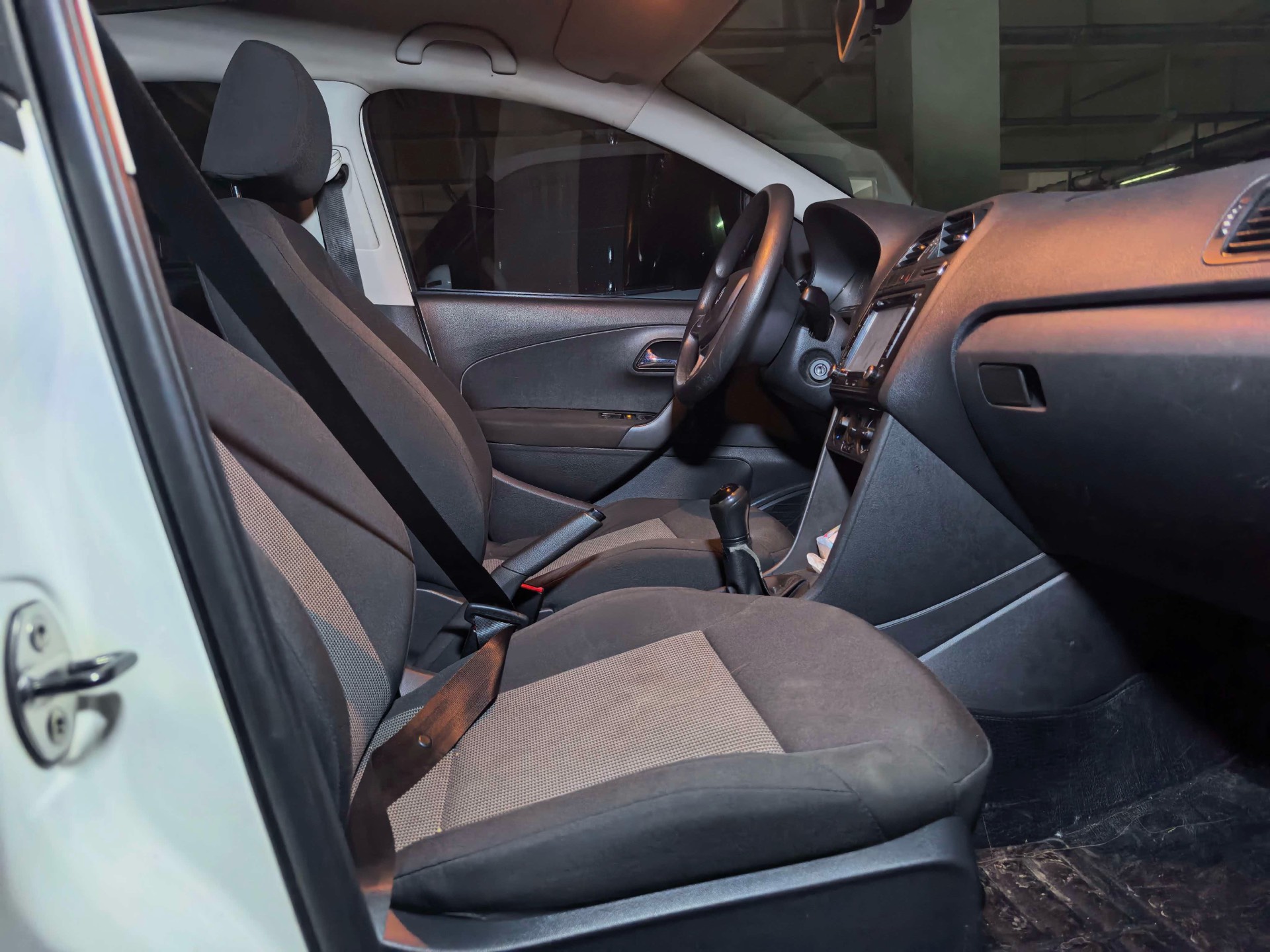 Volkswagen Polo 2015 car image #13