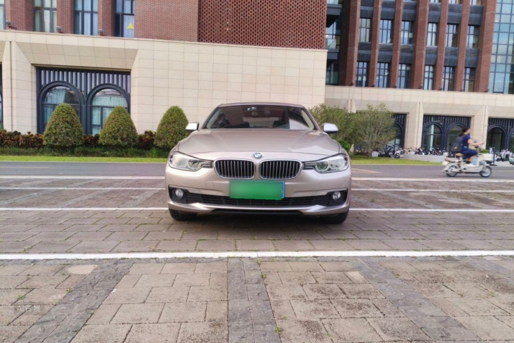 BMW 3 Series 2019 car image #3