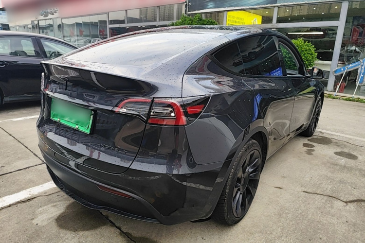 Tesla Model Y 2024 car image #7