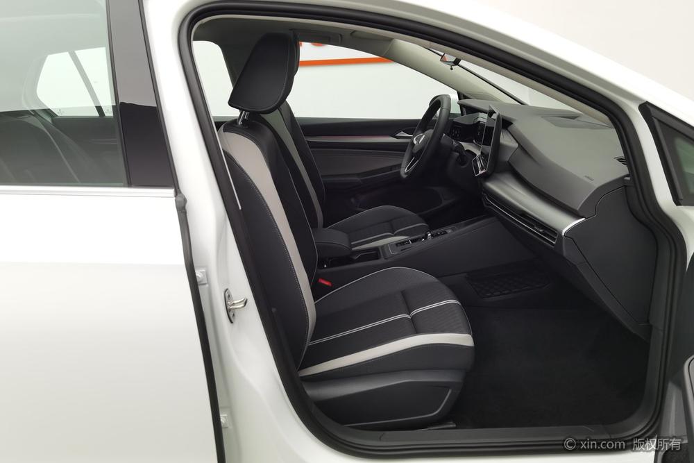 Volkswagen Golf 2026 صورة سيارة #24