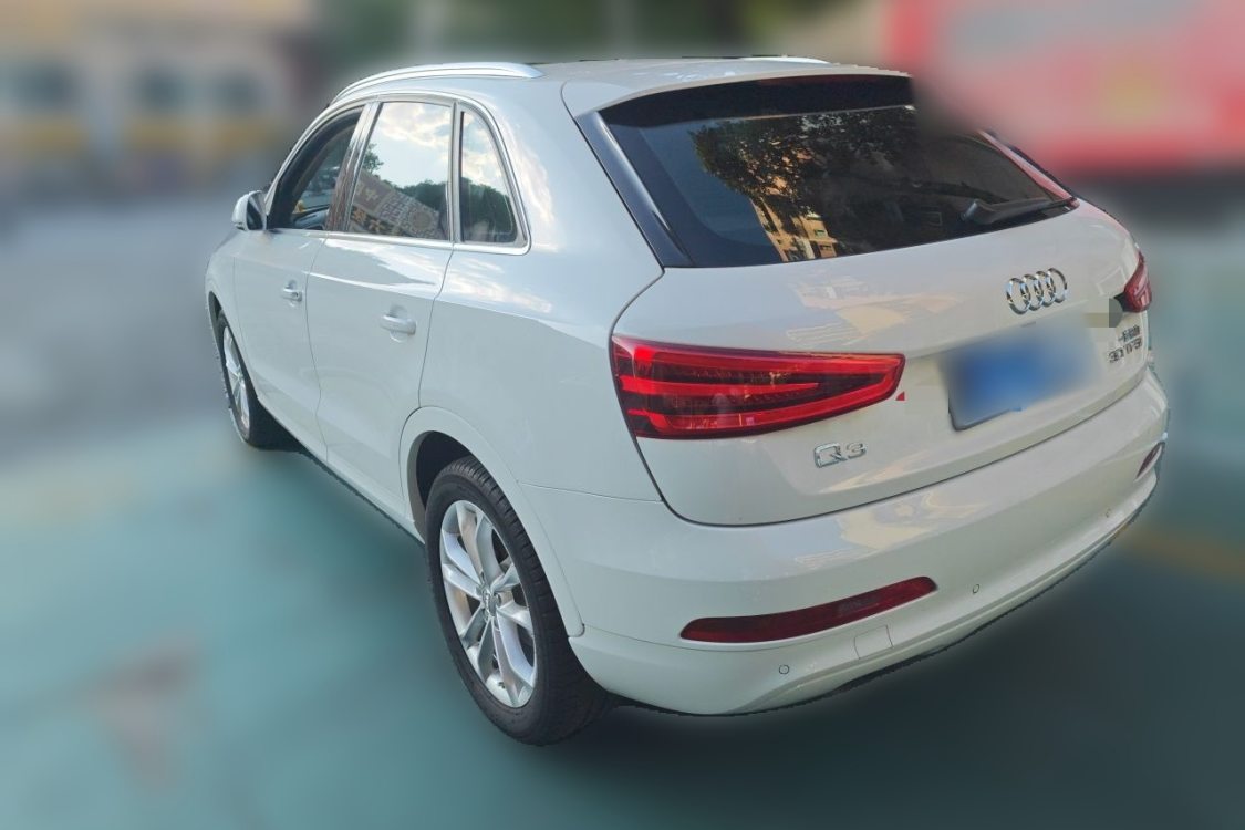 Audi Q3 2016 car image #3