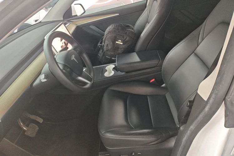Tesla Model Y 2023 car image #15