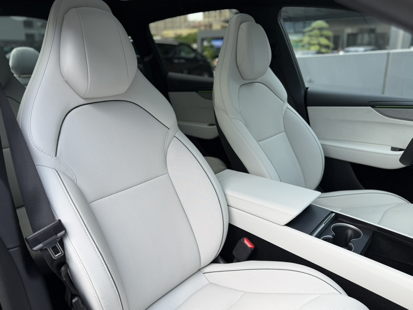 Tesla Model Y L 2026 #7 Tesla Model Y L 2026 car image #7